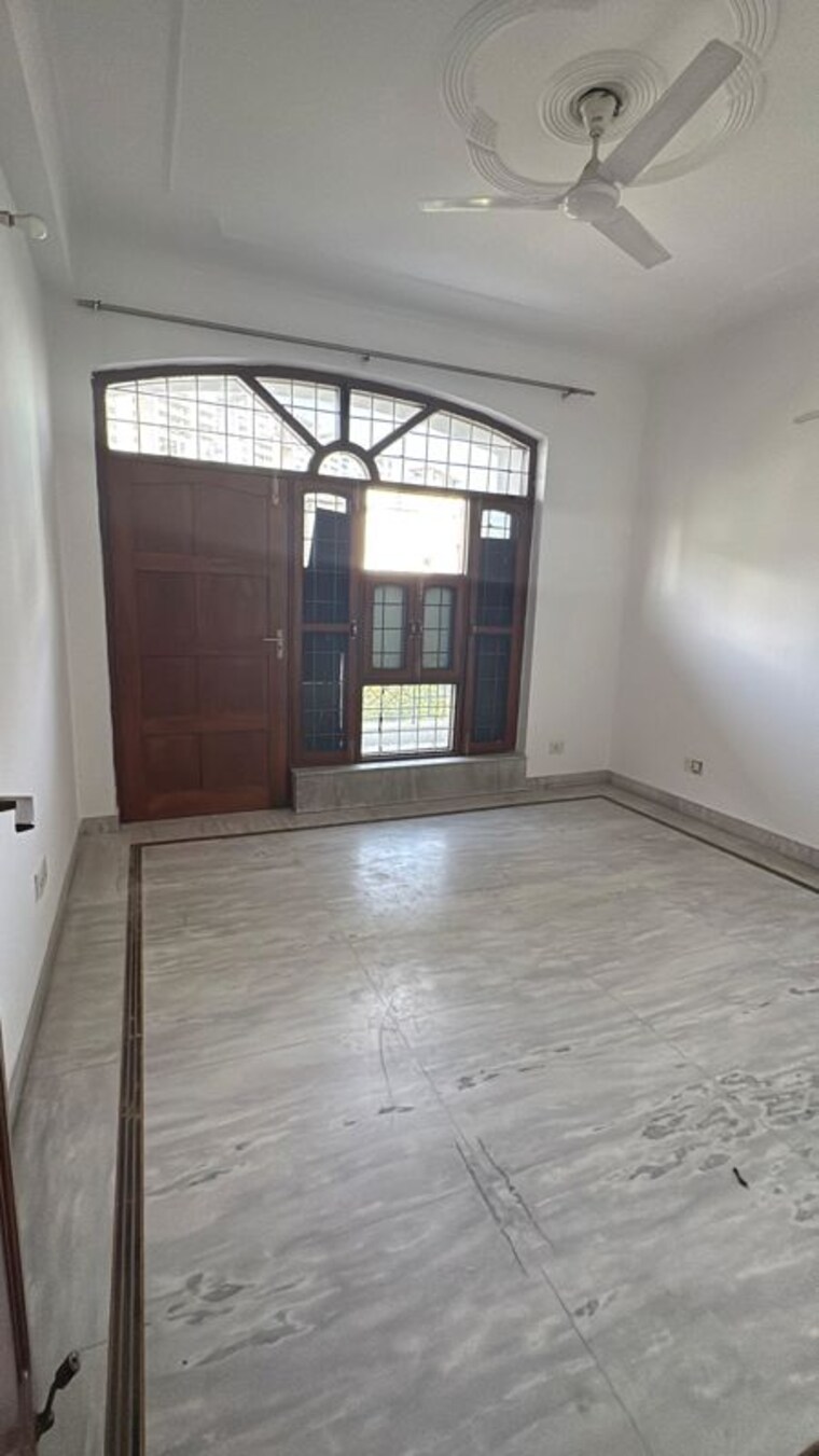 Room, sector 47 4 Bedroom 2250 Sq.Ft. Builder Floor In Sector 47 Gurgaon 10484088