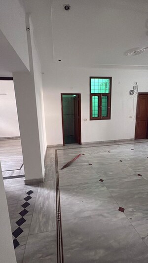 Room in 4 BHK Builder Floor at Sector 47 – for Rent