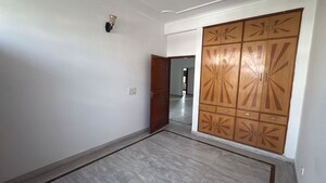 Room in 4 BHK Builder Floor at Sector 47 – for Rent