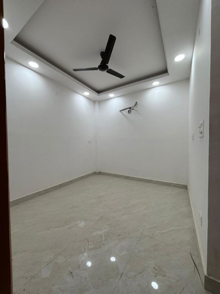Room, govindpuri 3 Bedroom 90 Sq.Yd. Builder Floor In Govindpuri Delhi 10484131