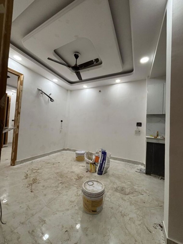  Parking, govindpuri 3 Bedroom 90 Sq.Yd. Builder Floor In Govindpuri Delhi 10484131