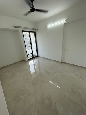 Room in 2 BHK Apartment at Salarpuria H And M Royal, Kondhwa – for Rent