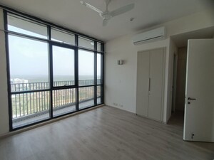 Room in 2.5 BHK Apartment at Ireo The Corridors, Sector 67a – for Rent