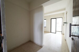 Room in 3 BHK Apartment at Ellisbridge – for Sale