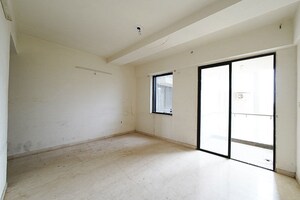 Room in 3 BHK Apartment at Ellisbridge – for Sale