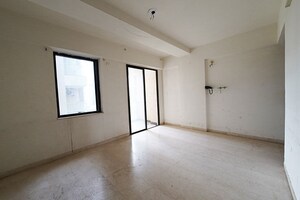 Room in 3 BHK Apartment at Ellisbridge – for Sale