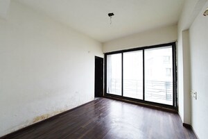 Room in 3 BHK Apartment at Ellisbridge – for Sale