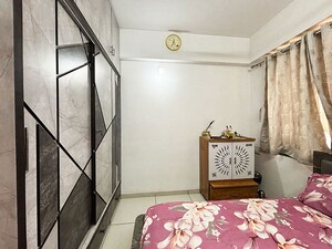 Furnished Amenities in 2 BHK Apartment at Ellisbridge – for Sale