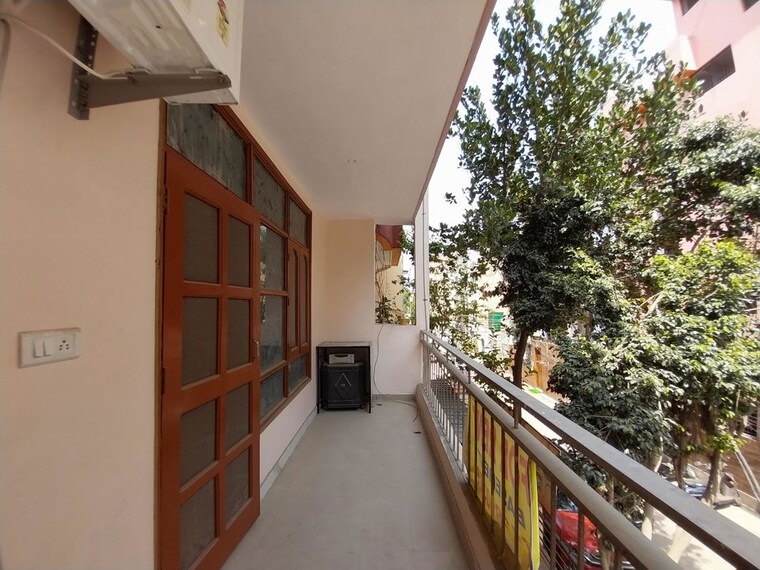 Balcony, sector 31 Pg For Boys & Girls In Sector 31 10484302