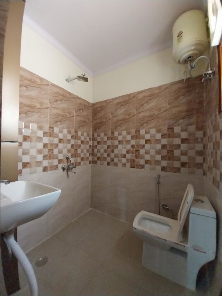Bathroom, sector 31 Pg For Boys & Girls In Sector 31 10484302
