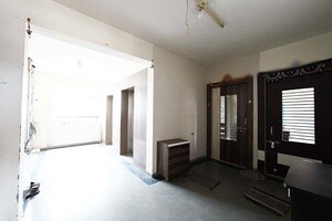 Room in 3.5 BHK Apartment at Ellisbridge – for Sale