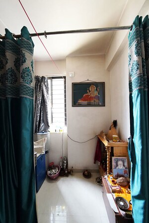 Furnished Amenities in 3.5 BHK Apartment at Ellisbridge – for Sale