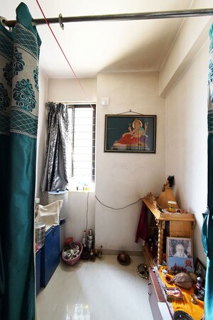 Furnished Amenities in 3.5 BHK Apartment at Ellisbridge – for Sale