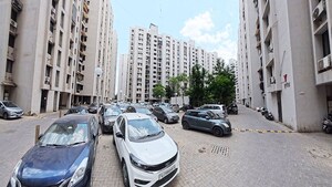 Team Area in 3.5 BHK Apartment at Ellisbridge – for Sale