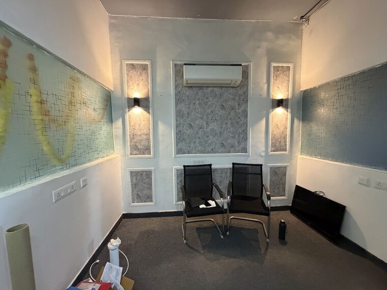 Team Area, emaar-emerald-plaza Commercial Office Space 650 Sq.Ft. In Sector 65 Gurgaon 10484291
