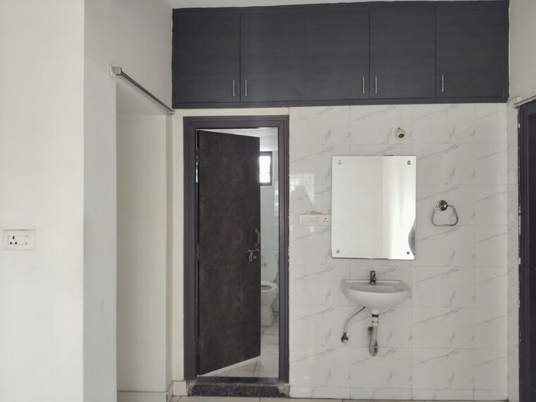 Bathroom, kondapur Commercial Office Space 900 Sq.Ft. In Kondapur Hyderabad 10484361