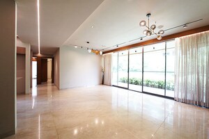 Room in 3 BHK Apartment at Ellisbridge – for Sale