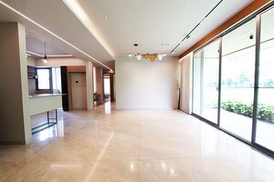 Room in 3 BHK Apartment at Ellisbridge – for Sale