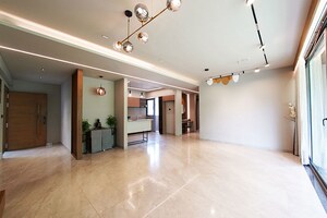 Room in 3 BHK Apartment at Ellisbridge – for Sale