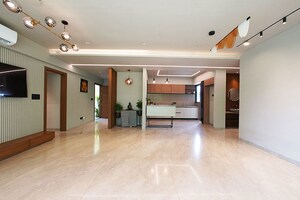 Room in 3 BHK Apartment at Ellisbridge – for Sale