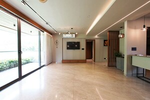 Room in 3 BHK Apartment at Ellisbridge – for Sale