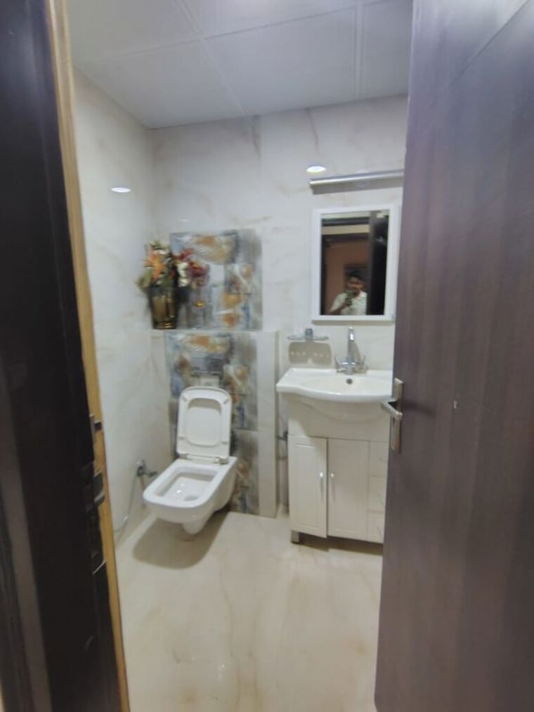 Bathroom, sector 23 2 Bedroom 850 Sq.Ft. Builder Floor In Sector 23 Gurgaon 10484397