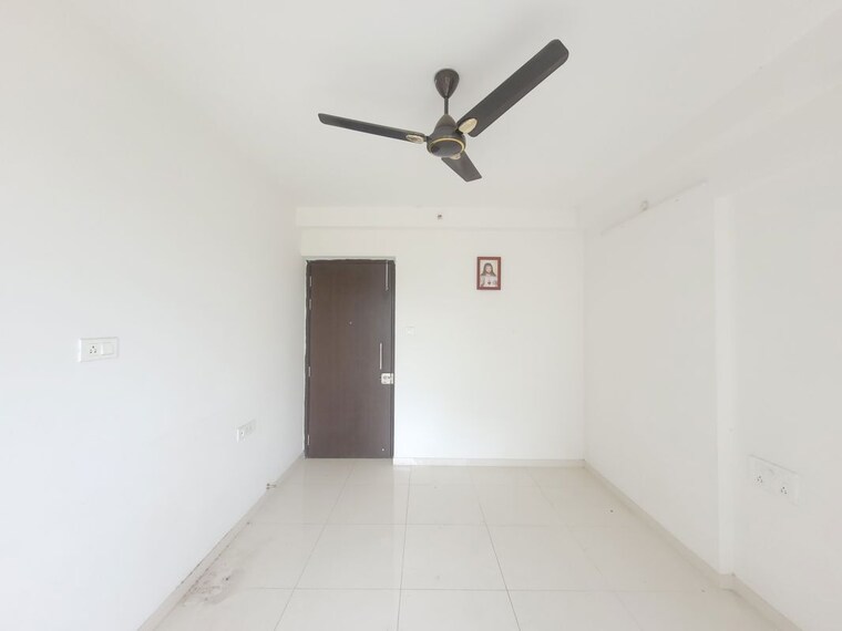 Room, godrej-emerald 1.5 Bedroom 700 Sq.Ft. Apartment In Ghodbunder Road Thane 10484421