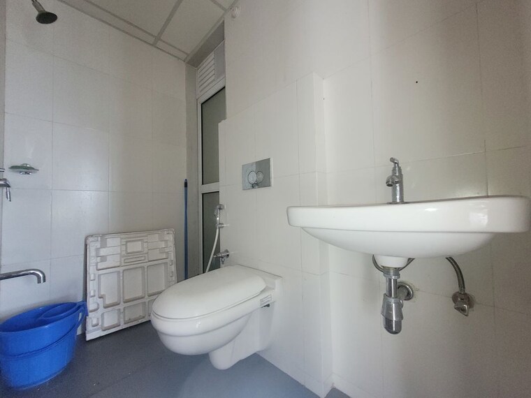 Bathroom, godrej-emerald 1.5 Bedroom 700 Sq.Ft. Apartment In Ghodbunder Road Thane 10484421