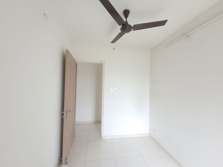 undefined, godrej-emerald 1.5 Bedroom 700 Sq.Ft. Apartment In Ghodbunder Road Thane 10484421