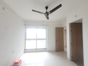 Room in 1.5 BHK Apartment at Godrej Emerald, Ghodbunder Road – for Rent