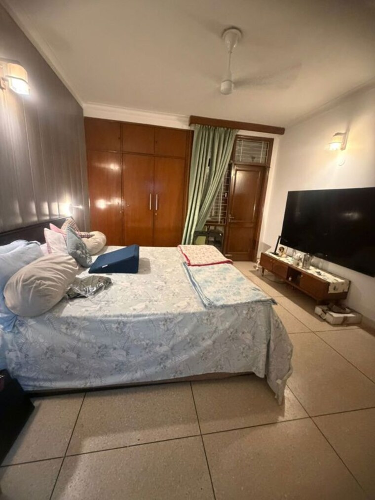 Living Room, panchsheel park 4 Bedroom 500 Sq.Yd. Builder Floor In Panchsheel Park Delhi 10484454