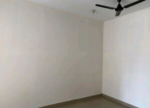 Room in 3 BHK Apartment at ACE Platinum, Zeta I Greater Noida – for Rent