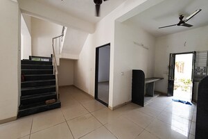 Room in 4 BHK Independent House at Ellisbridge – for Sale