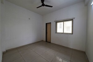 Room in 4 BHK Independent House at Ellisbridge – for Sale