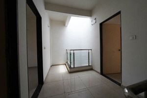 Room in 4 BHK Independent House at Ellisbridge – for Sale