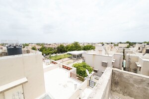 Team Area in 4 BHK Independent House at Ellisbridge – for Sale