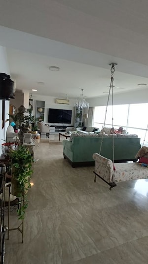 Team Area in 4 BHK Apartment at Hiranandani Gardens, Powai – for Rent