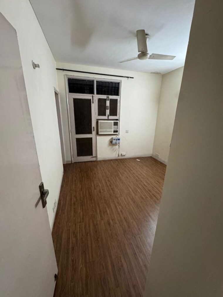 Bathroom, unitech-residency-greens 2 Bedroom 160 Sq.Ft. Builder Floor In Sector 46 Gurgaon 10484544