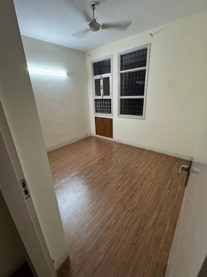Room in 2 BHK Builder Floor at Unitech Residency Greens, Sector 46 – for Rent