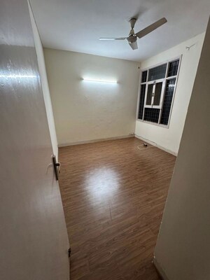 Room in 2 BHK Builder Floor at Unitech Residency Greens, Sector 46 – for Rent