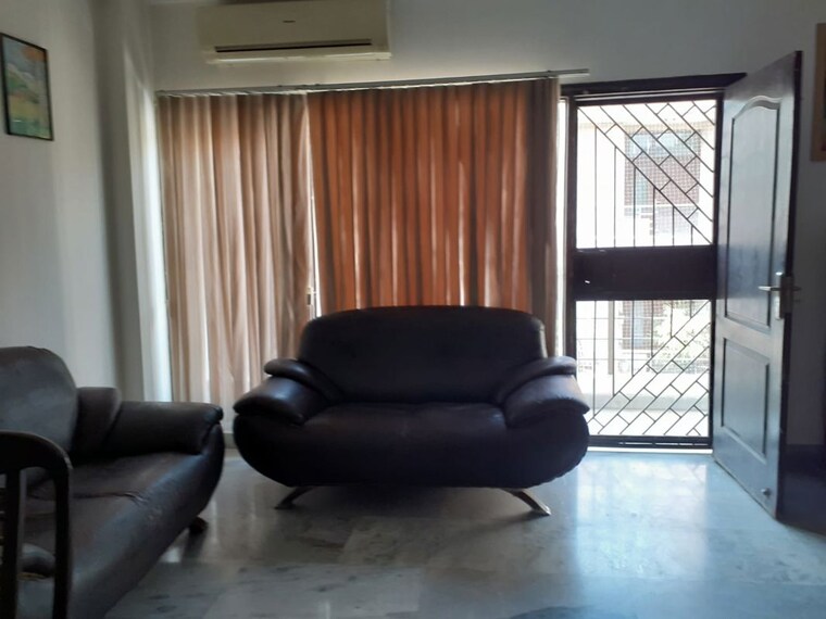 Living Room, panchsheel park 4 Bedroom 500 Sq.Yd. Builder Floor In Panchsheel Park Delhi 10484574
