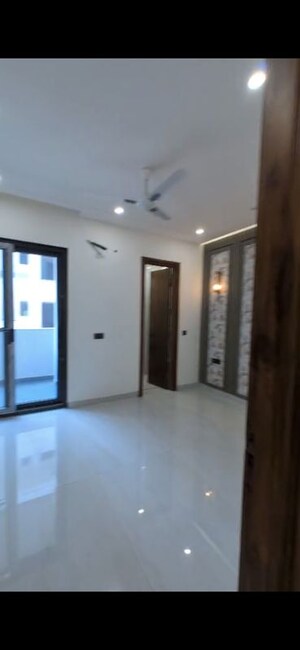 Room in 3 BHK Builder Floor at BPTP District 3, Sector 85 – for Sale
