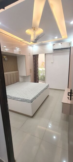 2 BHK Apartment For Rent in Pyramid Pride, Sector 76