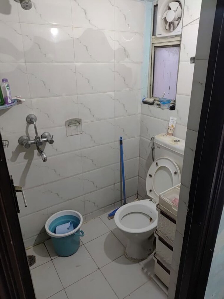 Bathroom, supertech-eco-village-ii 2 Bedroom 935 Sq.Ft. Apartment In Sector 16b Greater Noida Greater Noida 10484554