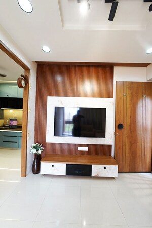 Furnished Amenities in 2 BHK Apartment at Ellisbridge – for Sale