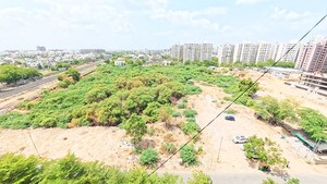 Plot Area in 2 BHK Apartment at Ellisbridge – for Sale