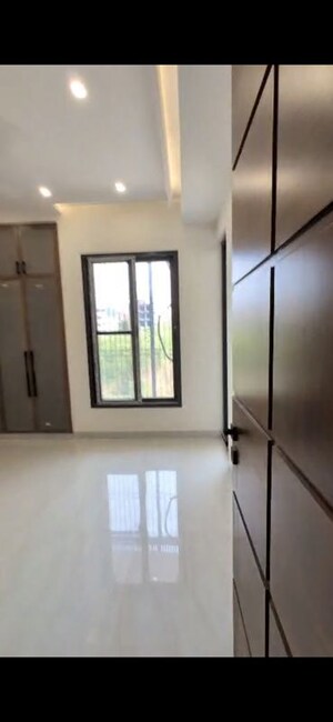 Room in 3 BHK Builder Floor at BPTP District Phase 2, Sector 84 – for Rent