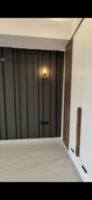 Building Lobby in 3 BHK Builder Floor at BPTP District Phase 2, Sector 84 – for Rent