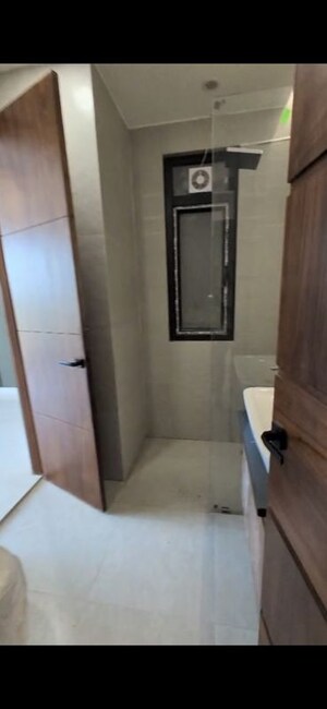 Building Lobby in 3 BHK Builder Floor at BPTP District Phase 2, Sector 84 – for Rent