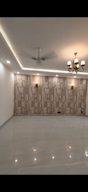 Bathroom in 3 BHK Builder Floor at BPTP District Phase 2, Sector 84 – for Rent